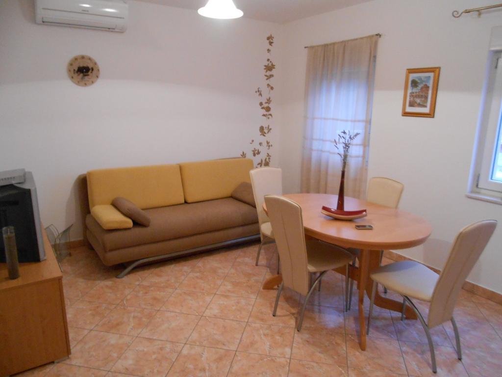 Apartments Luvi Trogir Ruang foto