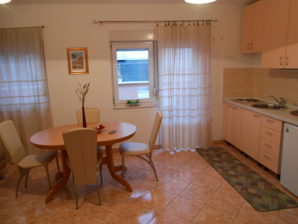 Apartments Luvi Trogir Ruang foto