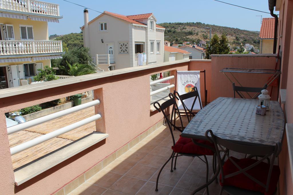 Apartments Luvi Trogir Bagian luar foto