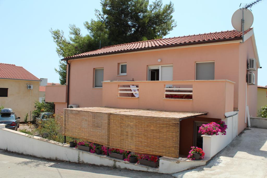 Apartments Luvi Trogir Bagian luar foto